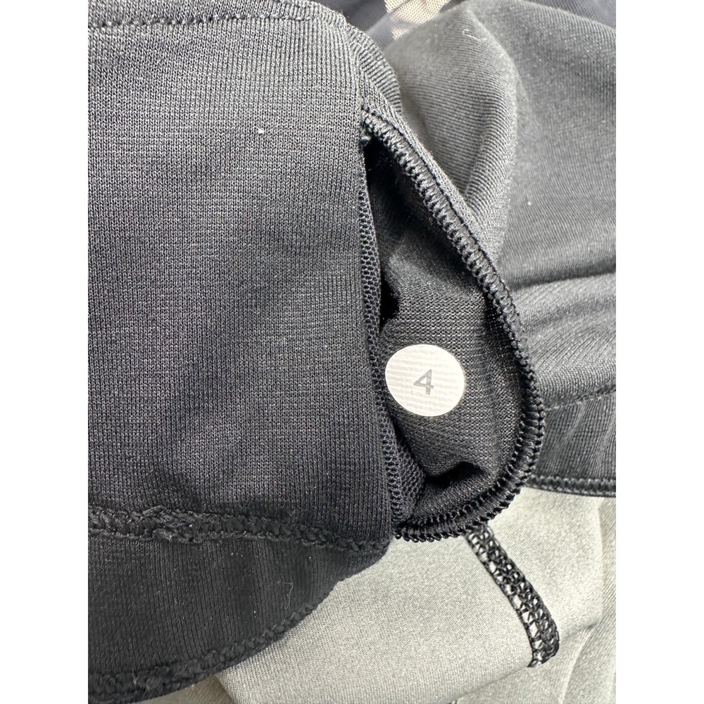 Lululemon Tank Top Women's 4 Black Stripe Running In The City‎ Shelf Bra Tank - Picture 5 of 11